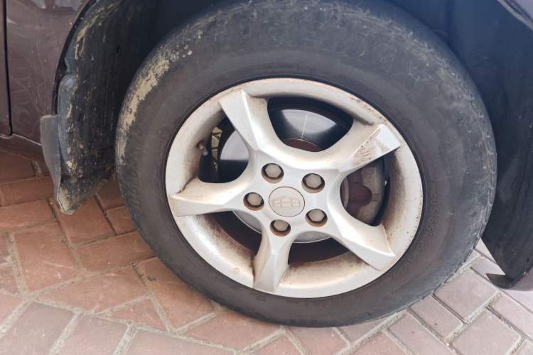 Used Geely Auto Classic Emgrand 2013 Sedan 1.5L Manual Entry-Level Model Right Front Wheel Hub