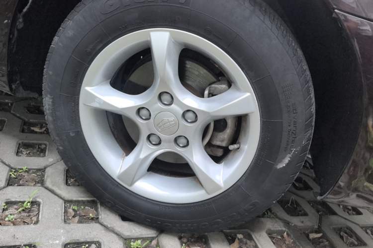 Used Geely Auto Classic Emgrand 2013 Sedan 1.5L Manual Entry-Level Model Right Front Wheel Hub