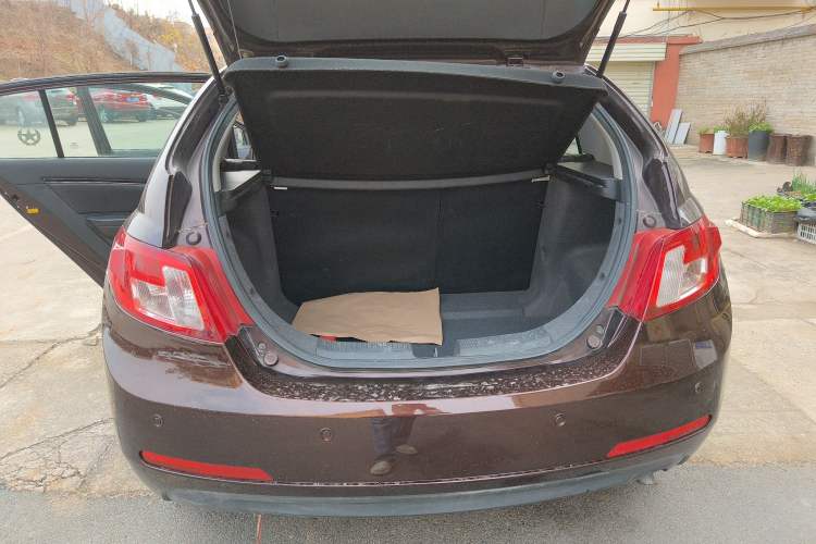 Used Geely Auto Classic Emgrand 2013 Hatchback 1.5L Manual Luxury Model Trunk