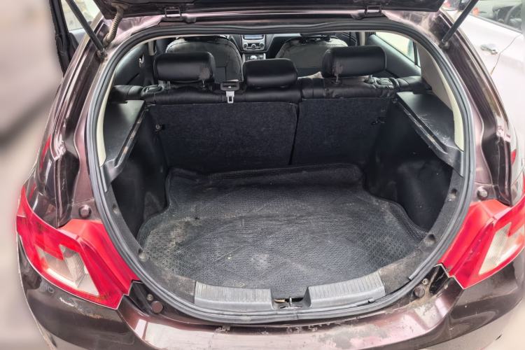 Used Geely Auto Classic Emgrand 2013 Hatchback 1.5L Manual Entry-Level Model Trunk