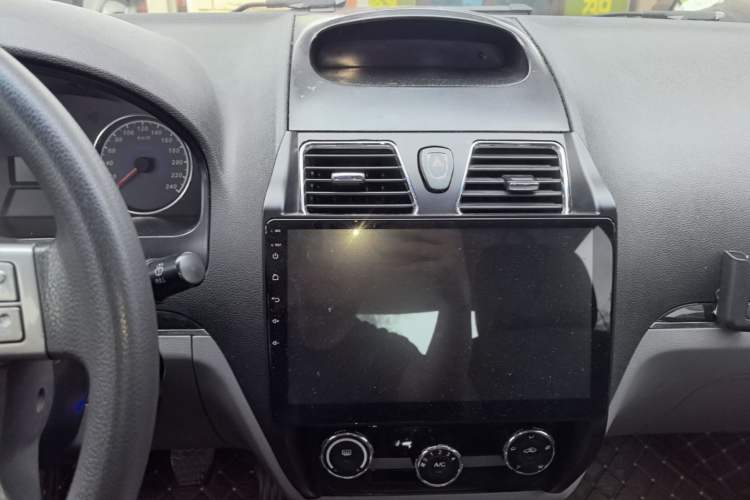 Used Geely Auto Classic Emgrand 2013 Sedan 1.5L Manual Entry-Level Model Audio And AC Panel