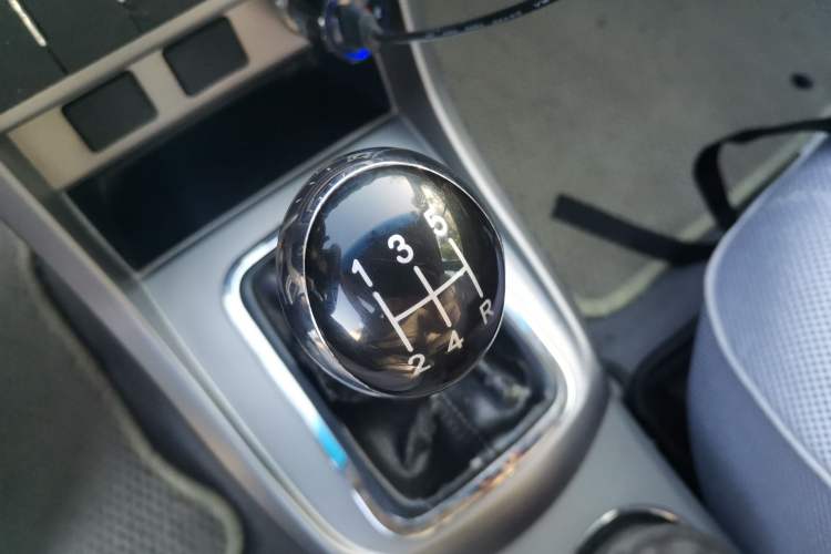 Used Geely Auto Classic Emgrand 2013 Sedan 1.5L Manual Entry-Level Model Gear Lever