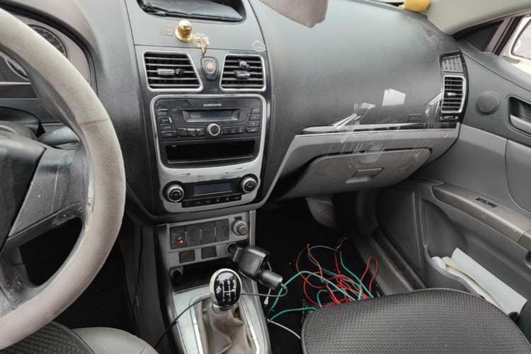 Used Geely Auto Classic Emgrand 2013 Sedan 1.8L Manual Entry-Level CNG Model Audio And AC Panel