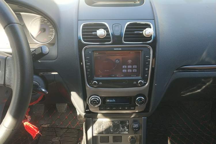 Used Geely Auto Classic Emgrand 2013 Hatchback 1.5L Manual Luxury Model Audio And AC Panel
