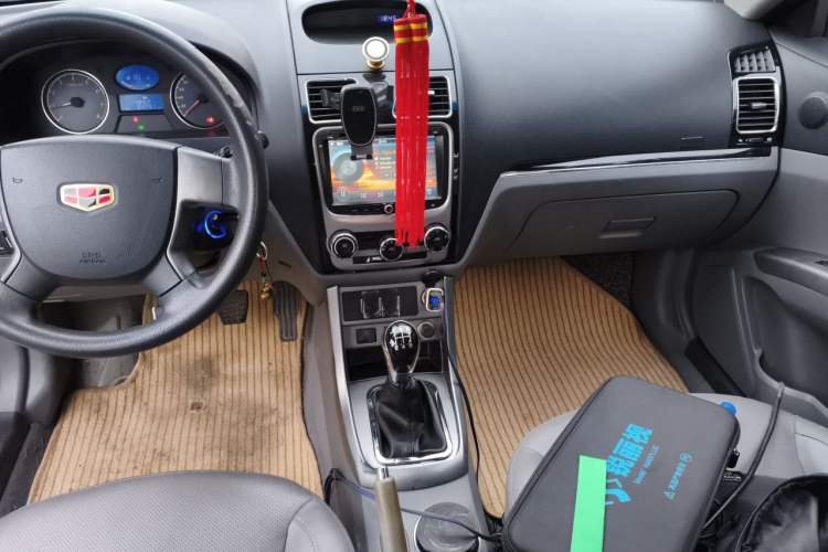 Used Geely Auto Classic Emgrand 2013 Sedan 1.5L Manual Entry-Level Model Audio And AC Panel