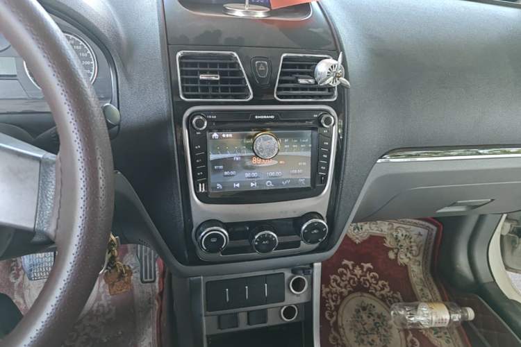 Used Geely Auto Classic Emgrand 2013 Sedan 1.5L Manual Entry-Level Model Audio And AC Panel