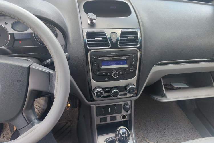 Used Geely Auto Classic Emgrand 2013 Hatchback 1.5L Manual Entry-Level Model Audio And AC Panel