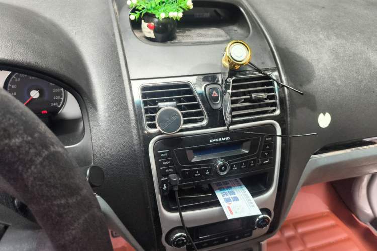 Used Geely Auto Classic Emgrand 2013 Sedan 1.8L Manual Entry-Level CNG Model Audio And AC Panel