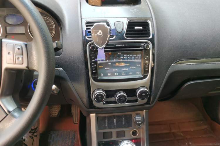 Used Geely Auto Classic Emgrand 2013 Hatchback 1.5L Manual Entry-Level Model Audio And AC Panel