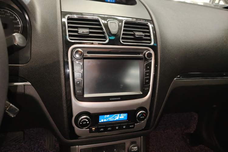 Used Geely Auto Classic Emgrand 2013 Hatchback 1.8L CVT Elite Model Audio And AC Panel
