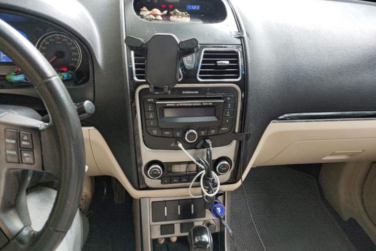 Used Geely Auto Classic Emgrand 2013 Sedan 1.8L CVT Elite Model Audio And AC Panel