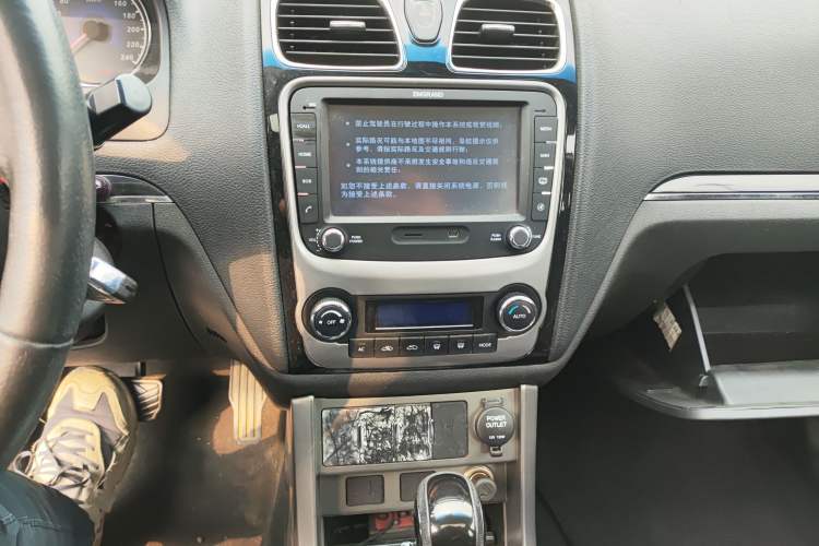 Used Geely Auto Classic Emgrand 2013 Hatchback 1.8L CVT Prestige Model Audio And AC Panel