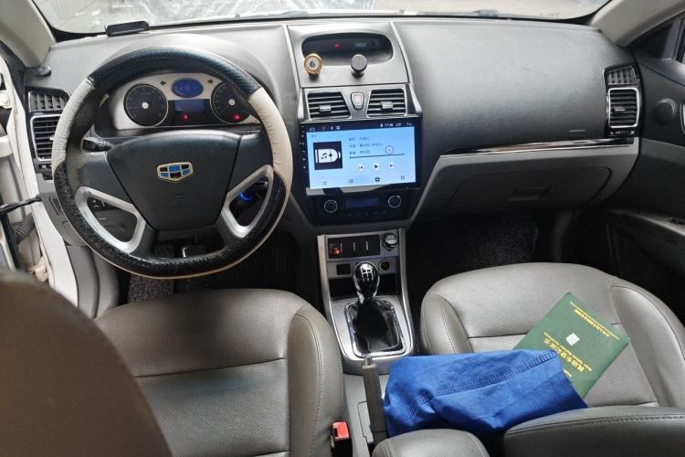 Used Geely Auto Classic Emgrand 2013 Sedan 1.8L Manual Elite CNG Model Center Console