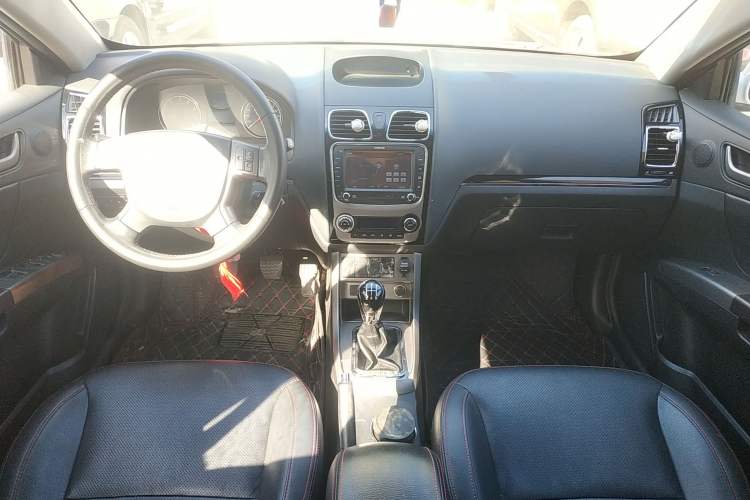 Used Geely Auto Classic Emgrand 2013 Hatchback 1.5L Manual Luxury Model Center Console