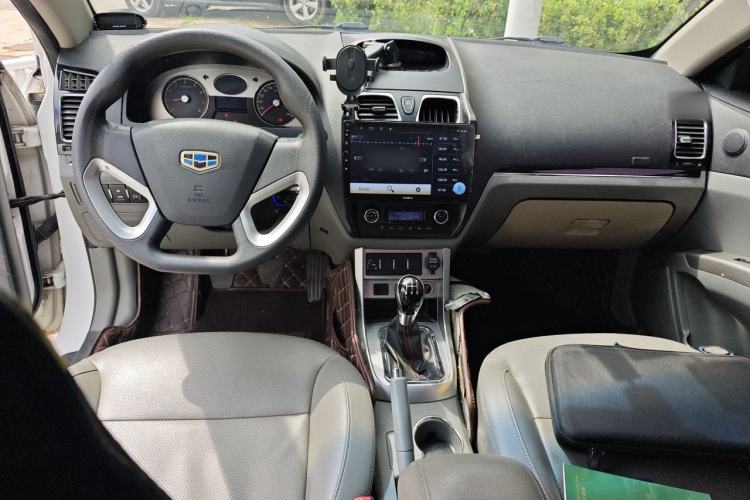Used Geely Auto Classic Emgrand 2013 Sedan 1.8L Manual Elite CNG Model Center Console