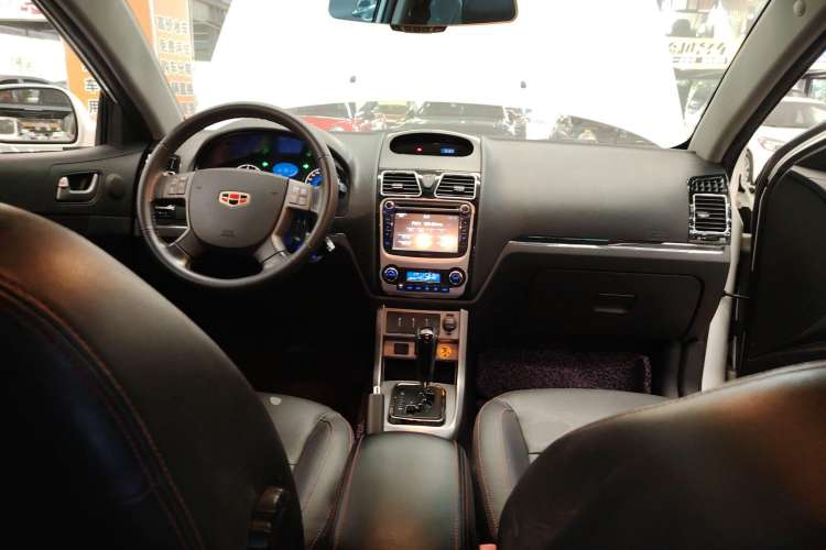 Used Geely Auto Classic Emgrand 2013 Hatchback 1.8L CVT Elite Model Center Console
