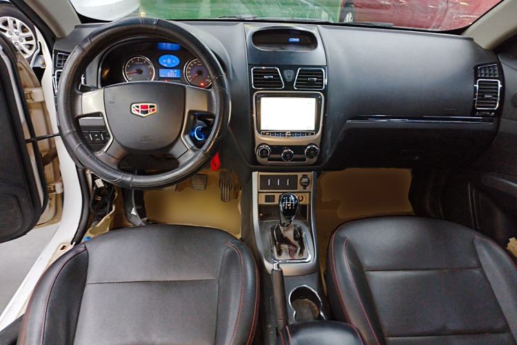 Used Geely Auto Classic Emgrand 2013 Hatchback 1.5L Manual Entry-Level Model Center Console