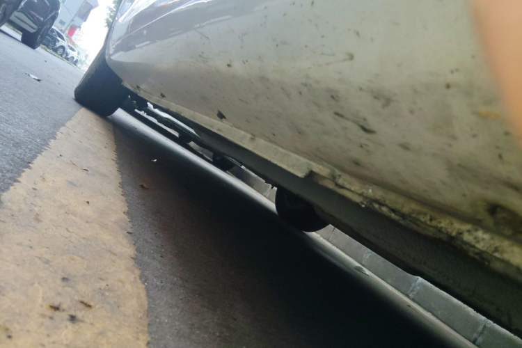 Used Geely Auto Classic Emgrand 2013 Sedan 1.8L Manual Entry-Level CNG Model Chassis Front Right