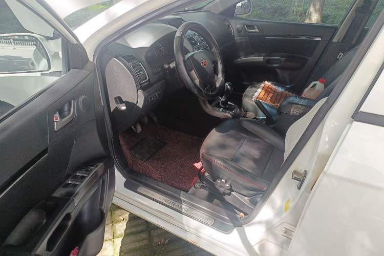 Used Geely Auto Classic Emgrand 2013 Hatchback 1.5L Manual Entry-Level Model Driver Seat