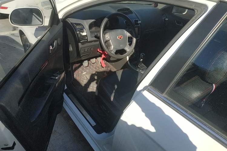 Used Geely Auto Classic Emgrand 2013 Hatchback 1.5L Manual Luxury Model Driver Seat