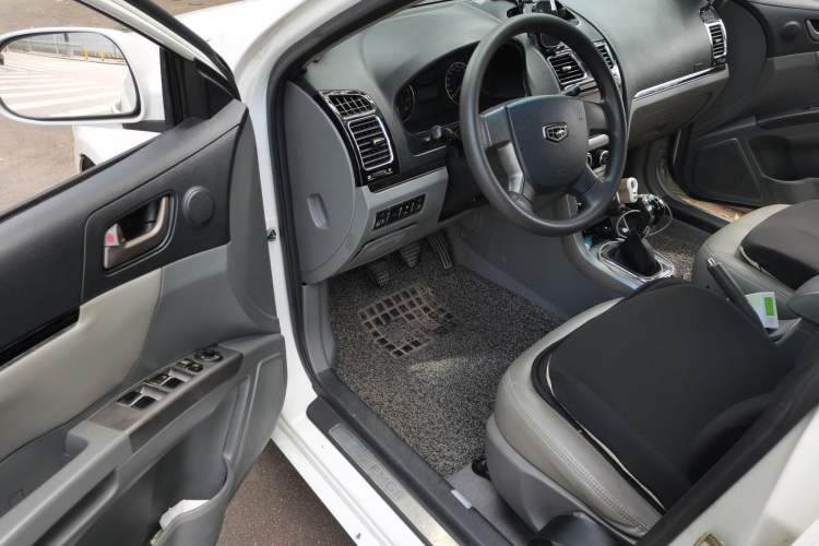 Used Geely Auto Classic Emgrand 2013 Sedan 1.5L Manual Entry-Level Model Driver Seat