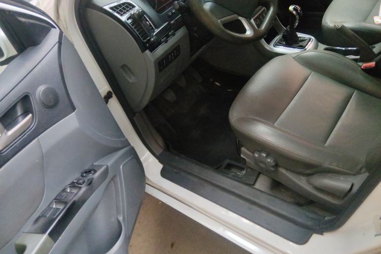 Used Geely Auto Classic Emgrand 2013 Sedan 1.8L Manual Entry-Level CNG Model Driver Seat