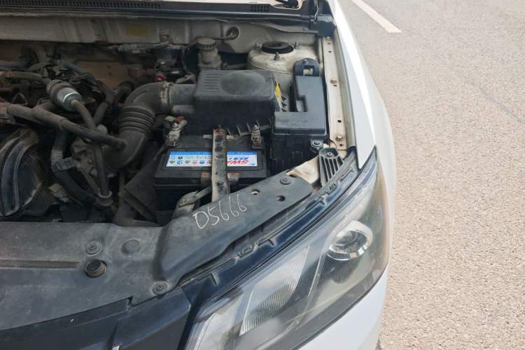 Used Geely Auto Classic Emgrand 2013 Sedan 1.8L Manual Entry-Level CNG Model Engine Bay Left