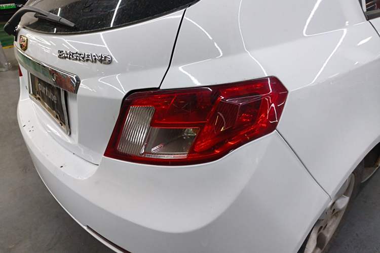 Used Geely Auto Classic Emgrand 2013 Hatchback 1.5L Manual Entry-Level Model Exterior 3