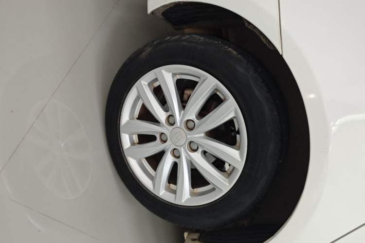 Used Geely Auto Classic Emgrand 2013 Sedan 1.8L CVT Elite Model Exterior 4