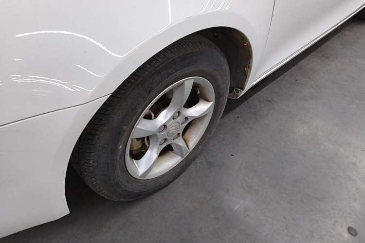 Used Geely Auto Classic Emgrand 2013 Hatchback 1.5L Manual Entry-Level Model Exterior 4
