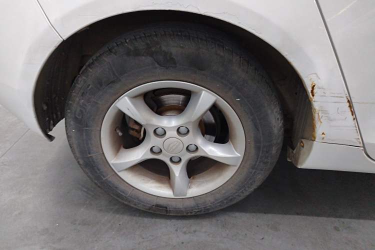 Used Geely Auto Classic Emgrand 2013 Hatchback 1.5L Manual Entry-Level Model Exterior 5