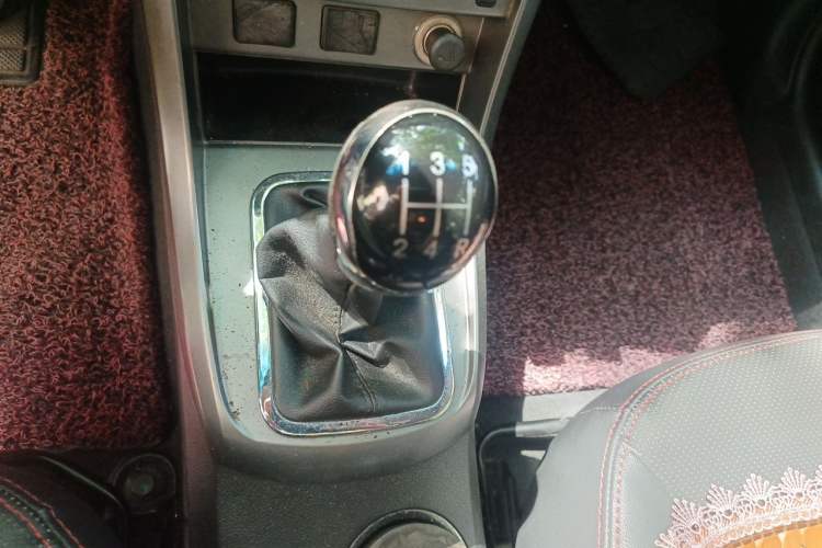 Used Geely Auto Classic Emgrand 2013 Hatchback 1.5L Manual Entry-Level Model Gear Lever