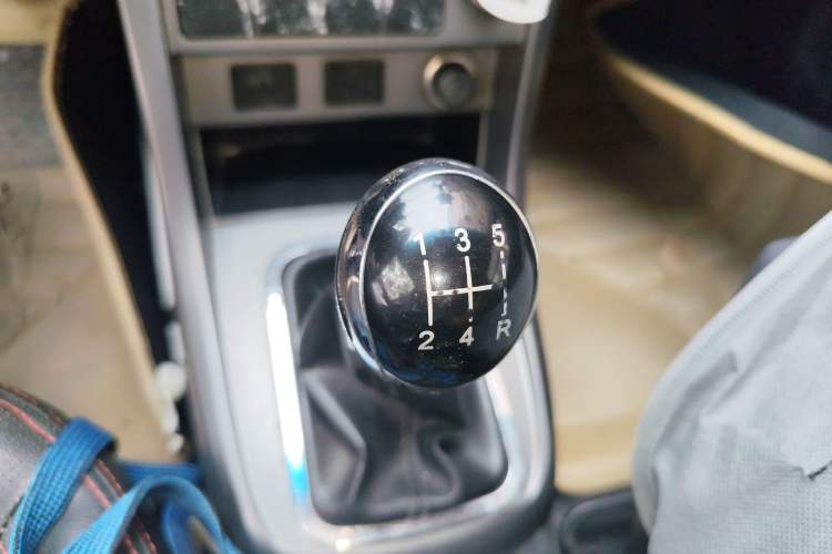 Used Geely Auto Classic Emgrand 2013 Hatchback 1.5L Manual Entry-Level Model Gear Lever