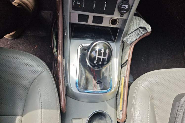 Used Geely Auto Classic Emgrand 2013 Sedan 1.8L Manual Elite CNG Model Gear Lever