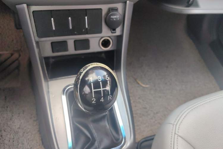 Used Geely Auto Classic Emgrand 2013 Hatchback 1.5L Manual Entry-Level Model Gear Lever