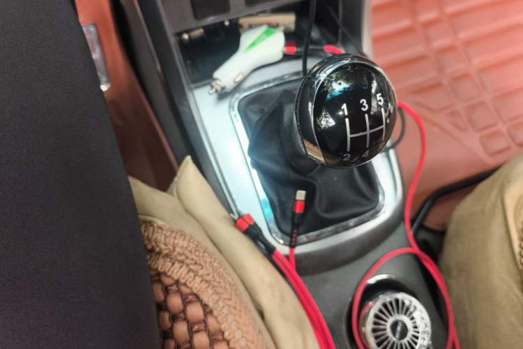 Used Geely Auto Classic Emgrand 2013 Sedan 1.8L Manual Entry-Level CNG Model Gear Lever