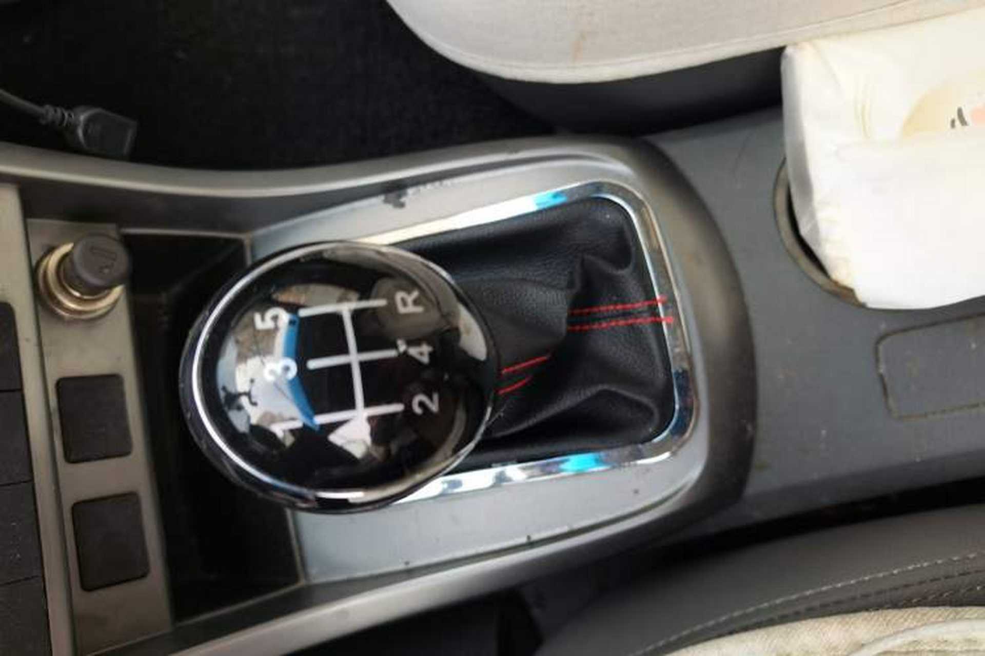 Used Geely Auto Classic Emgrand 2013 Sedan 1.5L Manual Entry-Level Model Gear Lever