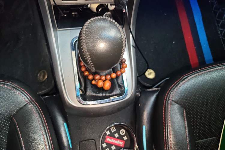 Used Geely Auto Classic Emgrand 2013 Hatchback 1.5L Manual Elite Model Gear Lever