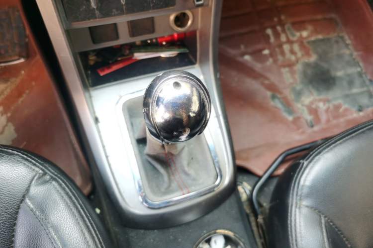 Used Geely Auto Classic Emgrand 2013 Hatchback 1.5L Manual Entry-Level Model Gear Lever