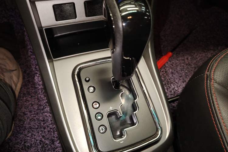 Used Geely Auto Classic Emgrand 2013 Hatchback 1.8L CVT Elite Model Gear Lever