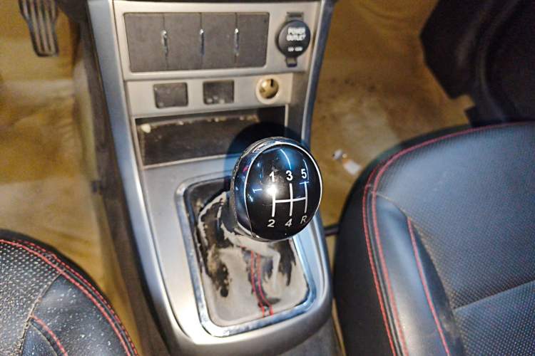 Used Geely Auto Classic Emgrand 2013 Hatchback 1.5L Manual Entry-Level Model Gear Lever