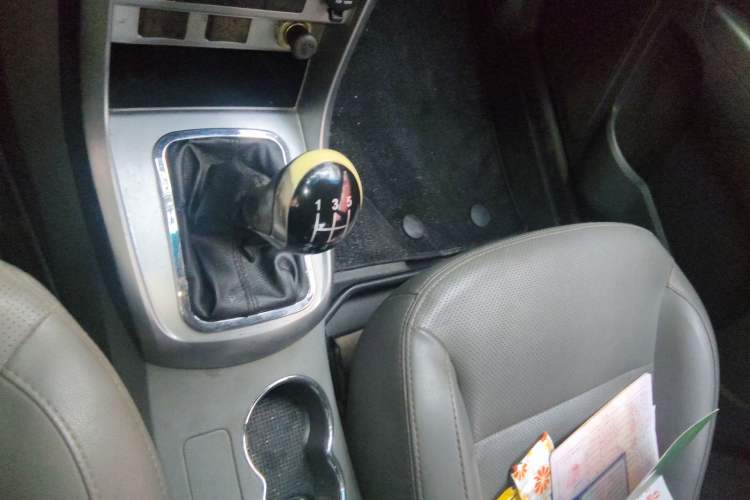 Used Geely Auto Classic Emgrand 2013 Sedan 1.8L Manual Entry-Level CNG Model Gear Lever