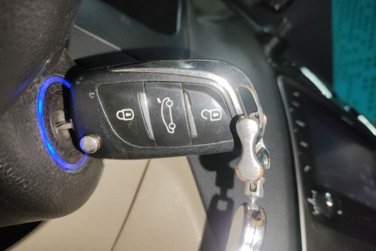 Used Geely Auto Classic Emgrand 2013 Sedan 1.8L CVT Prestige Model Interior 1