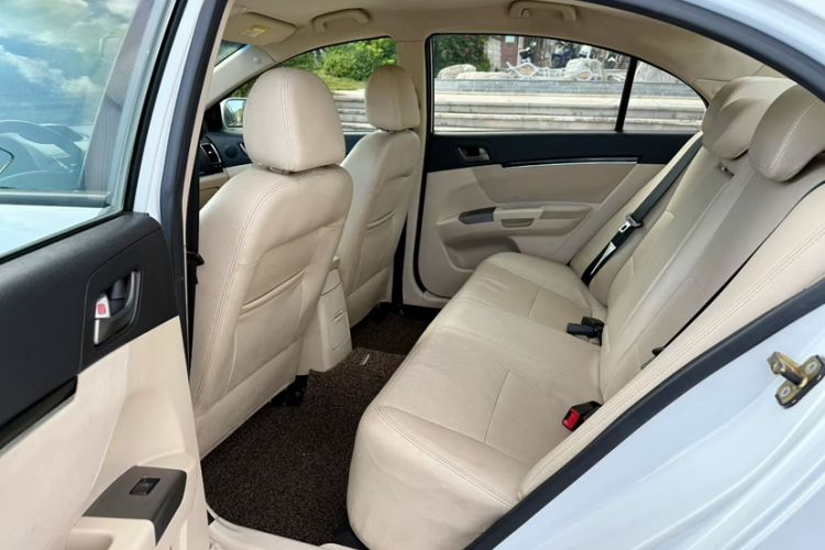 Used Geely Auto Classic Emgrand 2013 Sedan 1.8L CVT Elite Model Interior 4