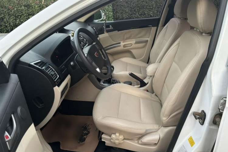 Used Geely Auto Classic Emgrand 2013 Sedan 1.8L Manual Elite Model Interior 4