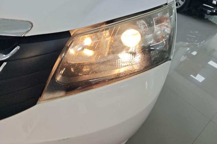 Used Geely Auto Classic Emgrand 2013 Sedan 1.8L CVT Elite Model Left Front Headlight