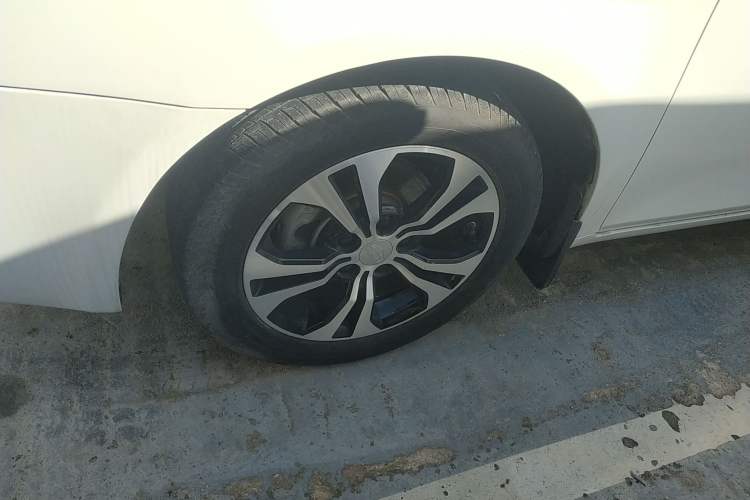 Used Geely Auto Classic Emgrand 2013 Hatchback 1.5L Manual Luxury Model Left Front Wheel Hub