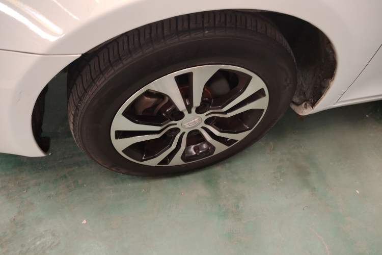 Used Geely Auto Classic Emgrand 2013 Hatchback 1.8L CVT Elite Model Left Front Wheel Hub