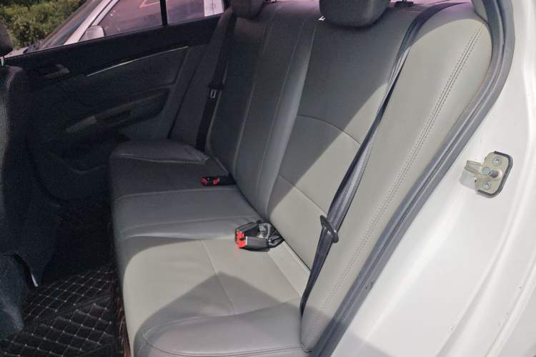 Used Geely Auto Classic Emgrand 2013 Sedan 1.8L Manual Elite CNG Model Left Rear Seat