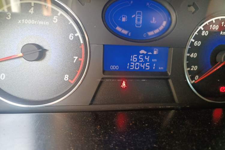 Used Geely Auto Classic Emgrand 2013 Hatchback 1.5L Manual Entry-Level Model Odometer Close Up